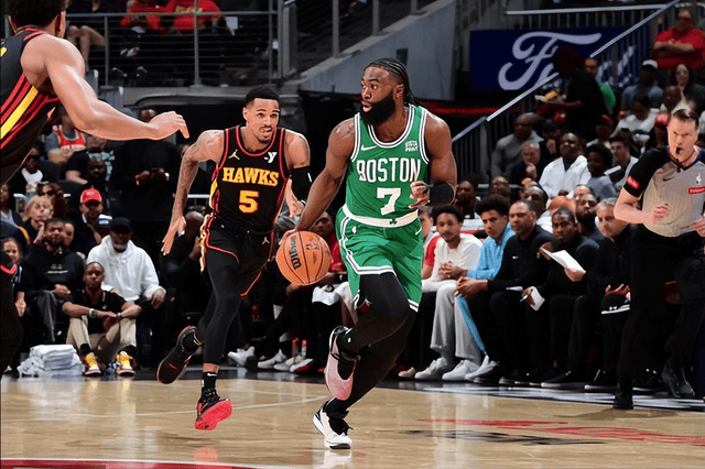 开云首页APP-塔图姆重返赛场，爆冷首场状态出色，巴塞罗那观众沸腾！